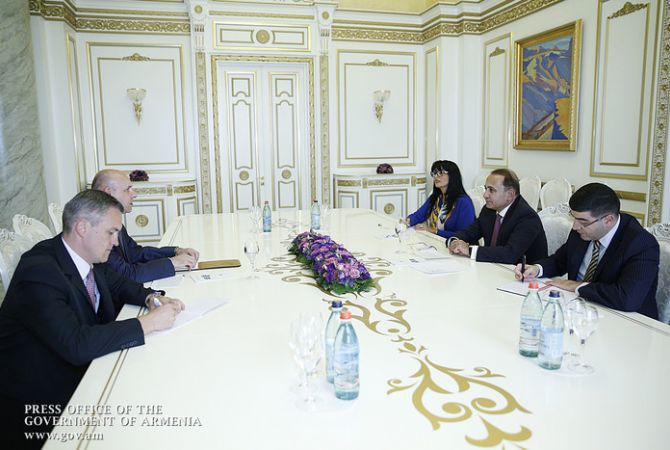 PM Hovik Abrahamyan receives newly-appointed Ambassador of Belarus to Armenia