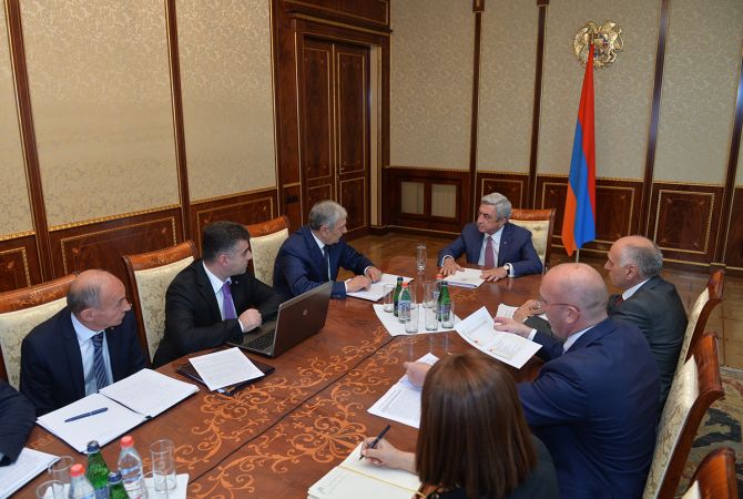 Президент Армении созвал совещание с целью обсуждения социально-экономической 
ситуации и областных приоритетов Ширака