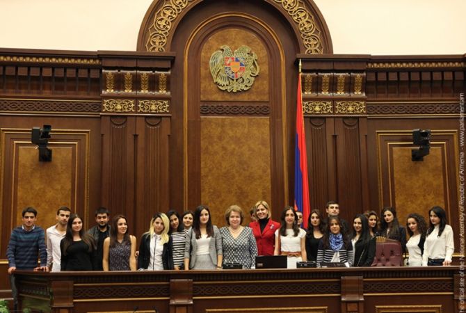 Students of Yerevan State University of Economics visit parliament within the framework of Open 
Doors program