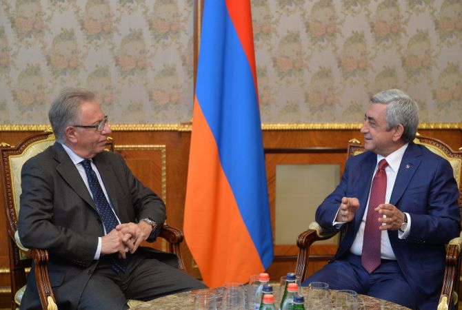 Serzh Sargsyan and Gianni Buquicchio discuss further steps of Constitutional reforms process