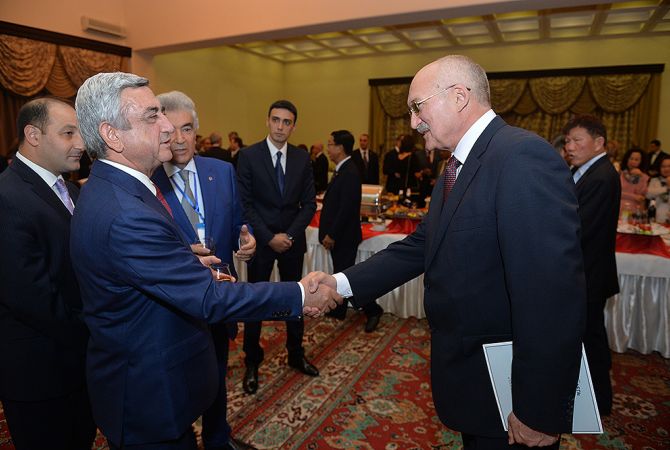 Serzh Sargsyan holds reception in honor of international conference participants