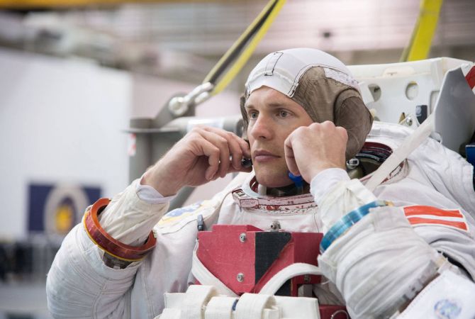 Датский астронавт впервый заснял направленные в космос молнии