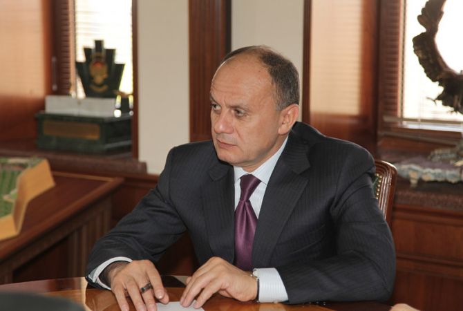 Министр обороны Армении с официальным визитом отбыл в Чехию
