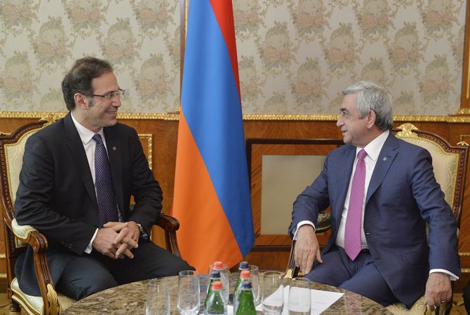 Президент Армении и вице-президент компании «Майкрософт» отметили важность 
подготовки конкурентоспособных специалистов ИТ в Армении
