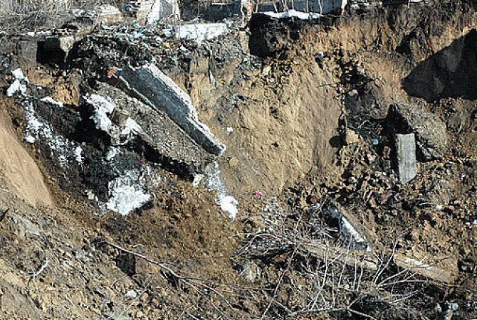 At least 13 killed in Pakistan's landslide