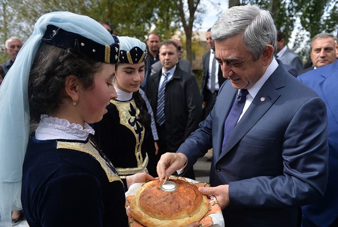 Президент Армении посетил ряд производственных, образовательных и 
здравоохранительных учреждений Сюникской области 
