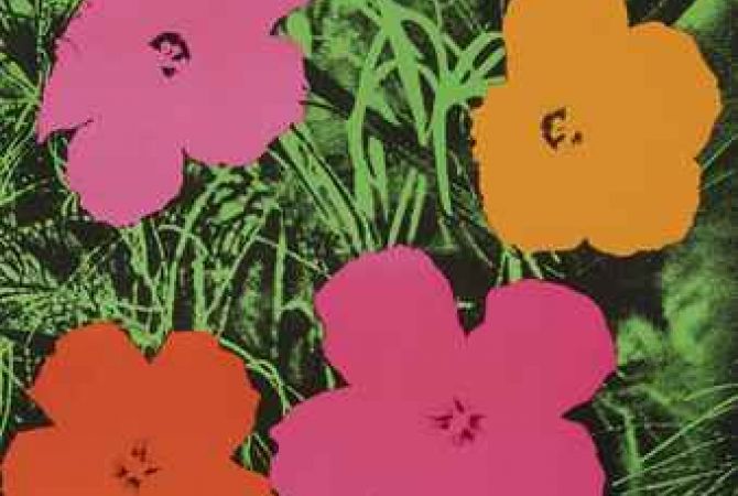 Работа Энди Уорхола "Цветы" выставлена на торги аукциона Christie`s