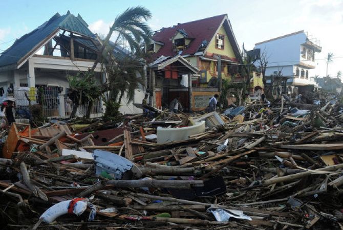 На Филиппинах из-за тайфуна эвакуировано более 10 тысяч человек
 