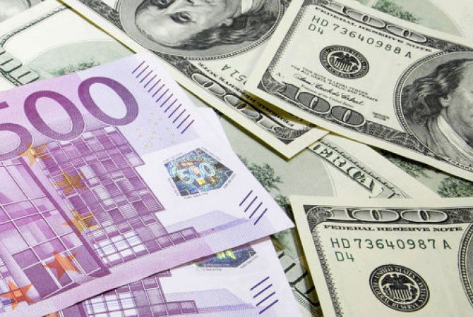  Курс евро за день упал на 10.08 драмов 