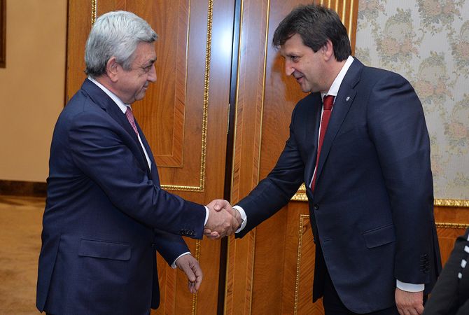 President Sargsyan receives Serbian Minister of Defense Bratislav Gashich