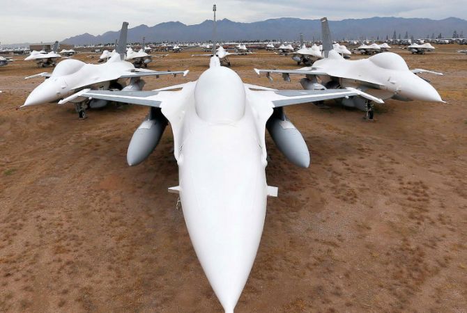 Истребитель F-16 потерпел крушение в ходе учебного полета в США