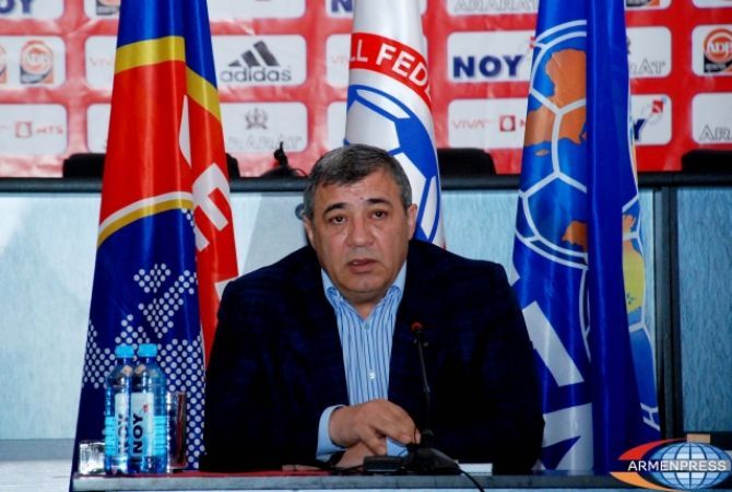 Президент Федерации футбола Армении встретился с членами фан-движения «Red 
Eagles»