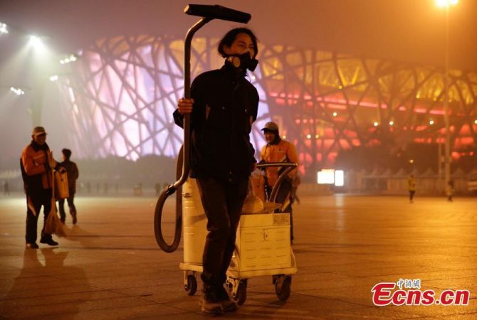 Китаец создал "кирпич" из смога, чтобы привлечь внимание к экологии