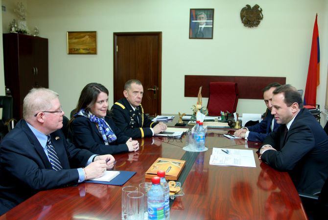  В Минобороны Армении обсуждены вопросы армяно-американского сотрудничества в 
оборонной сфере 