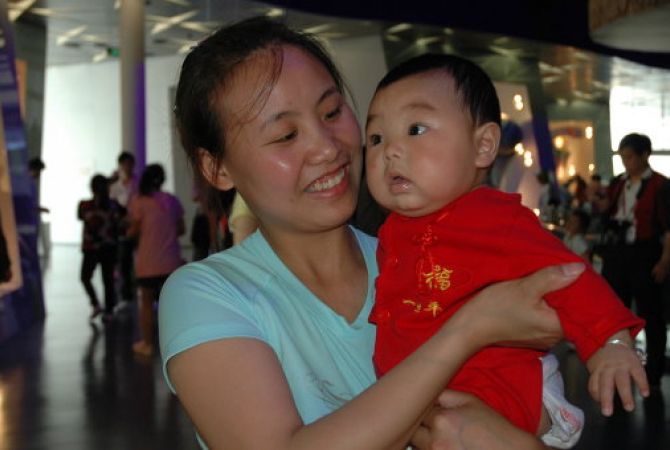  Китайским семьям могут разрешить иметь второго ребенка с 1 января 