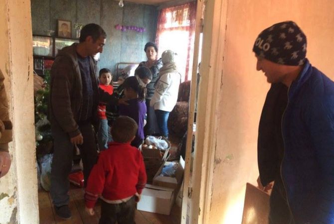  Армянские студенты посетили необеспеченную семью в приграничном селе Цахкаван 