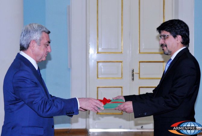 Newly-appointed Ambassador of Bangladesh to Armenia hands over his credentials to President 
Serzh Sargsyan