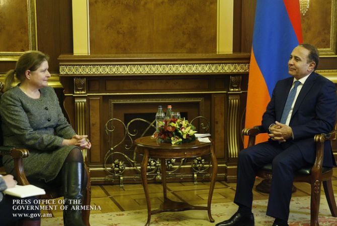 Премьер-министр Армении принял посла Великобритании