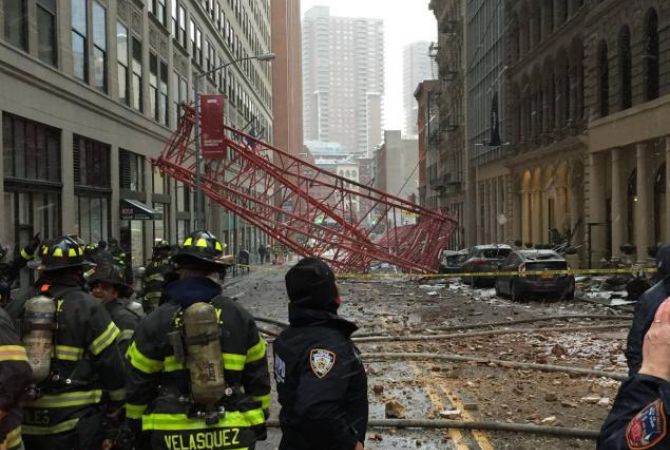 Один человек погиб после падения башенного крана на Манхэттене