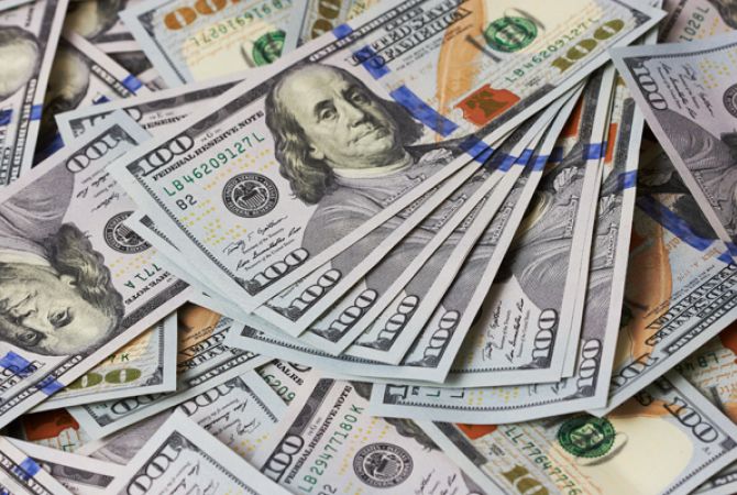 86% бакинцев хранят сбережения в долларах