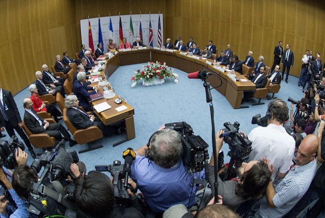 Iranian President awards participants of nuclear talks