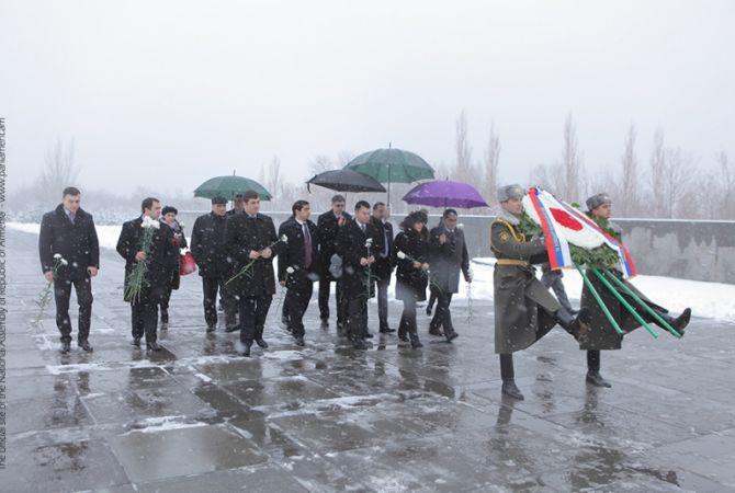 Председатель НС Сербии посетила Мемориал жертвам Геноцида армян в Цицернакаберде