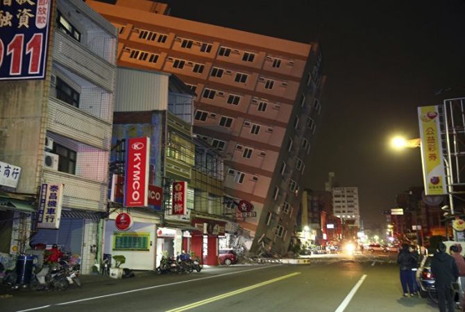 Застройщик рухнувшего при землетрясении на Тайване дома арестован