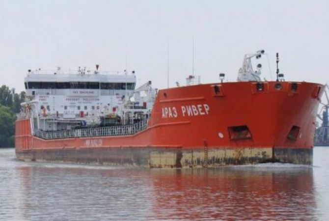  
На танкере азербайджанского олигарха произошло массовое отравление 
 