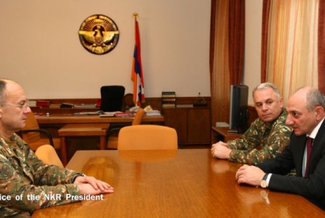 Бако Саакян и Сейран Оганян обсудили  вопросы, касающиеся военного строительства