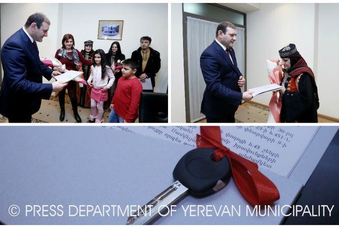 Мэр Еревана вручил ключи от новых квартир семье погибшего подполковника и 
этнографу Лусик Агулеци
