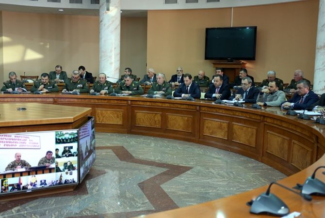 سيران أوهانيان يحضر اجتماع تشاوري لوزارة دفاع جمهورية ناغورنو كاراباغ 