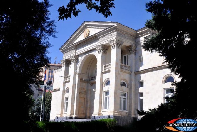 В резиденцию президента Армении прибывают высокопоставленные официальные лица