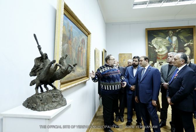 В Национальной картинной галерее Армении открылась выставка, посвященная 
армянскому полководцу Андранику Озаняну 