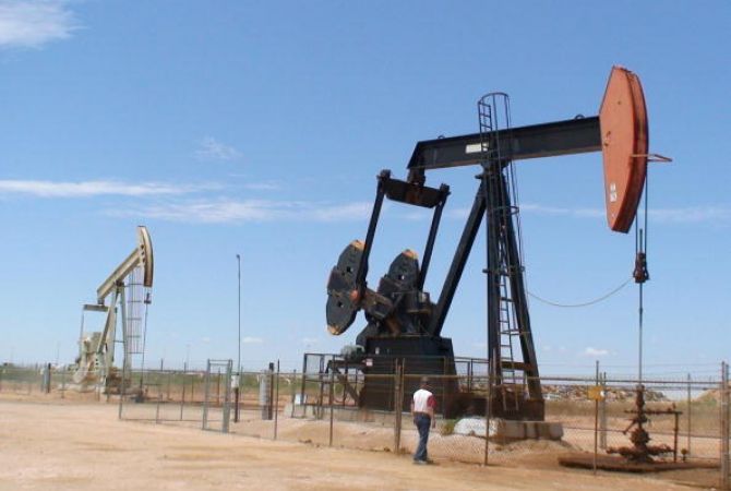 Fitch снизило прогноз по ценам на нефть в 2016 г. на 22% до $35 за баррель
