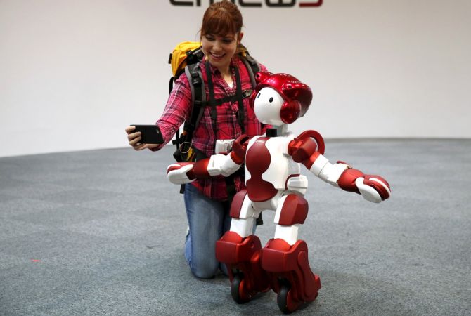  В Японии разработан робот-гид, призванный помогать покупателям в торговых центрах 