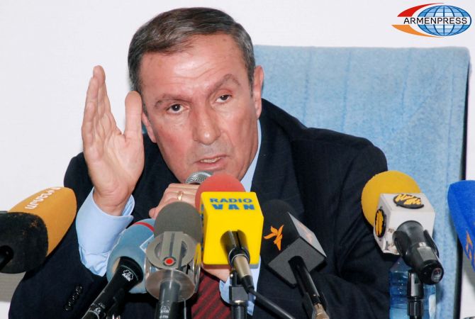  
Во время переговоров Серж Саргсян должен иметь поддержку своего народа: Левон Тер-
Петросян
 