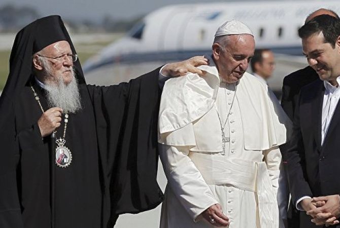  Папа римский  в Греции подписал резолюцию о мигрантах 