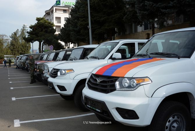 Представители армянских общин Краснодарского края РФ подарили 16 автомашин марки 
“УАЗ” Армии Обороны НКР