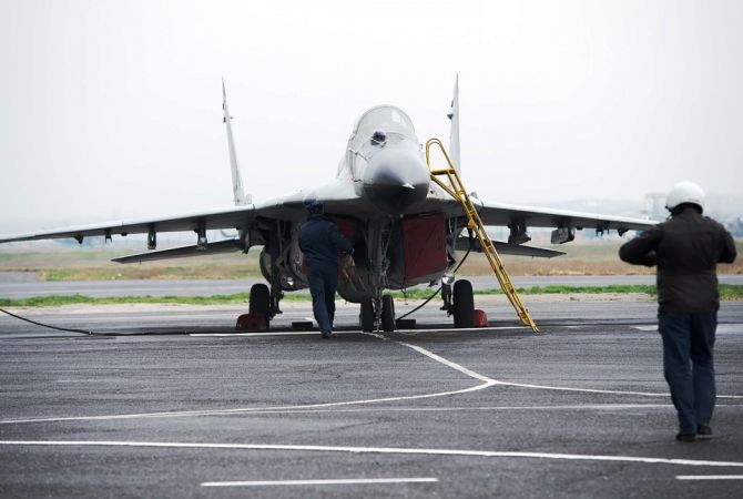 Российские летчики ЮВО в Армении начали отрабатывать фигуры высшего пилотажа на 
современных истребителях МиГ-29 