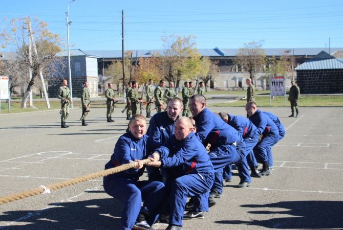 Գյումրիի ռուսական ռազմակայանում ներկայացվել են ժամանակակից զինտեխնիկայի 
տեսակները