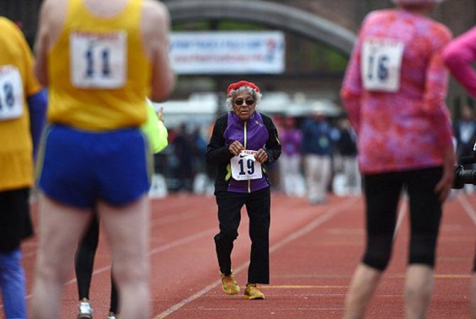 В США 100-летняя женщина установила мировой рекорд по бегу