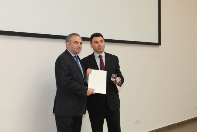 Директор и ряд сотрудников Музея-института Геноцида армян награждены медалями и 
грамотами НС Армении