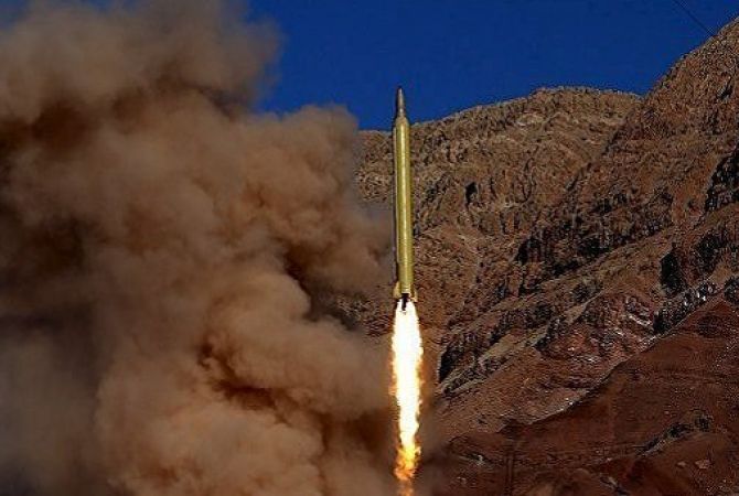  Военные Ирана провели испытание баллистической ракеты средней дальности 