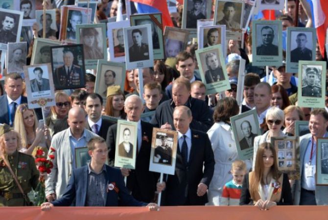  Путин возглавил шествие «Бессмертного полка» в Москве 
