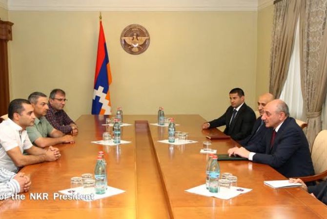 President of Artsakh discusses sport-related issues with boxer Vakhtang Darchinyan