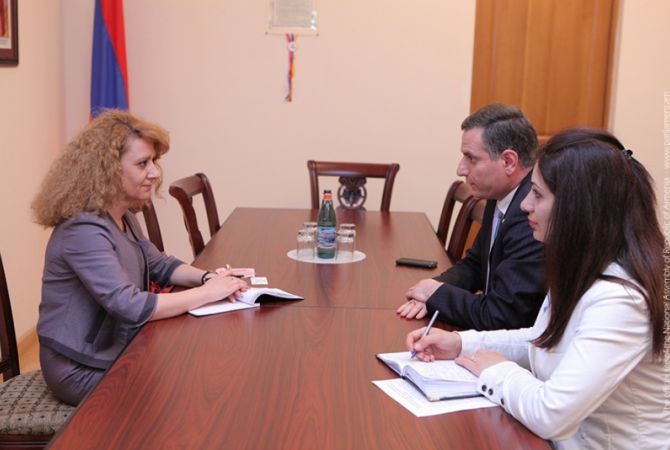 Chairman of National Assembly Standing Committee on Foreign Affairs receives newly appointed 
Armenian Ambassador to Italy