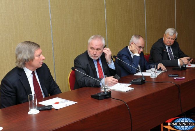 Министр иностранных дел Армении Эдвард Налбандян в начале июня встретится с 
сопредседателями Минской группы ОБСЕ