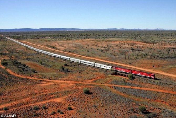 В Австралии появился километровый пассажирский поезд