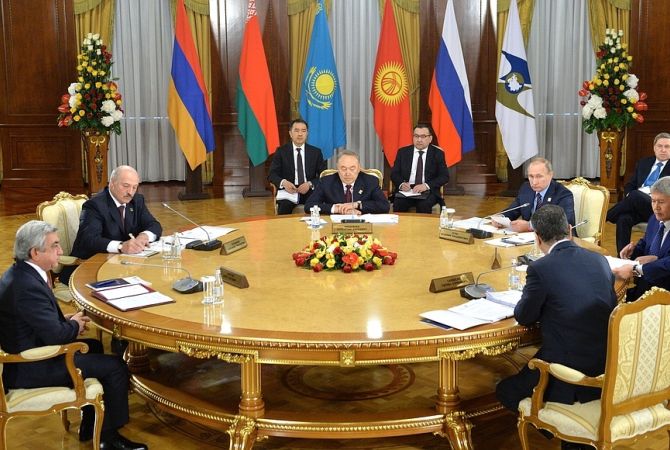 Путин предложил странам ЕАЭС принять участие в российской программе 
импортозамещения
