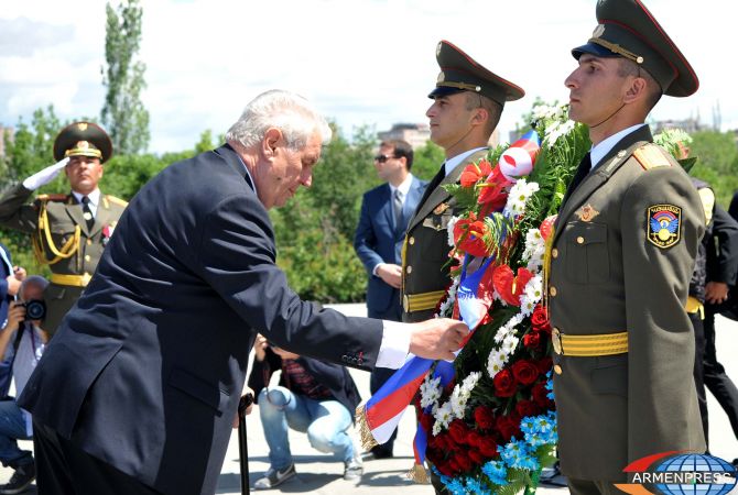 Czech President honors Armenian Genocide victims